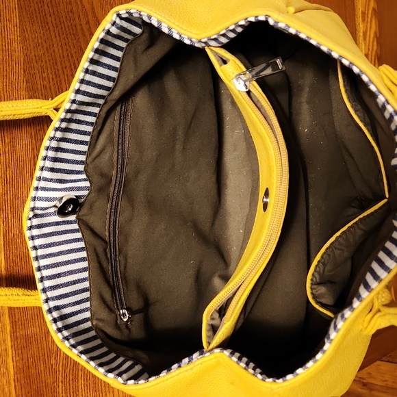 Hand Bag - Picture 4 of 8